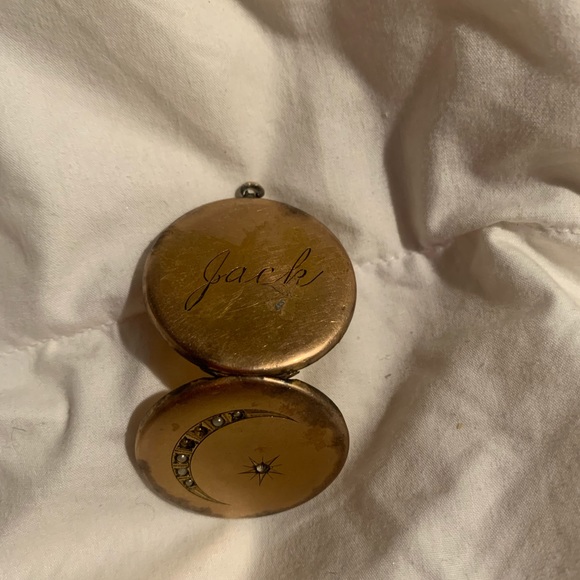 Antique Gold Plated Locket w/ Crescent Moon - Picture 5 of 6